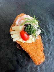 Fiskefilet med remoulade, citron og karse