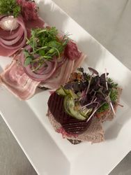 Leverpostej med bacon og rødbede